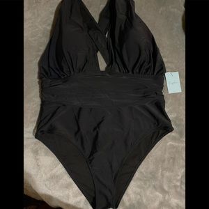 NWT CUPSHE swimsuit beautiful black color.
